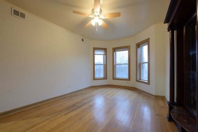 Building Photo - 664-666 E 50th Place