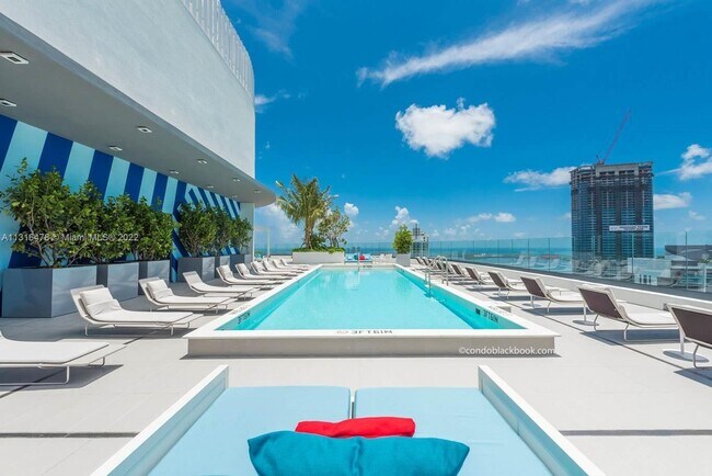 Foto del edificio - 45 SW 9th St