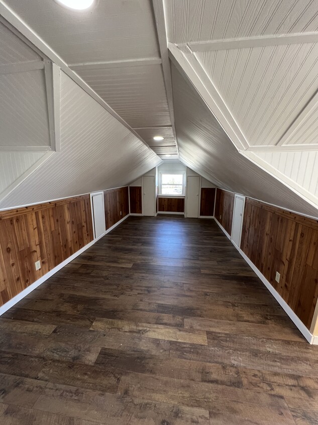 Bedroom / living room - 1531 State St