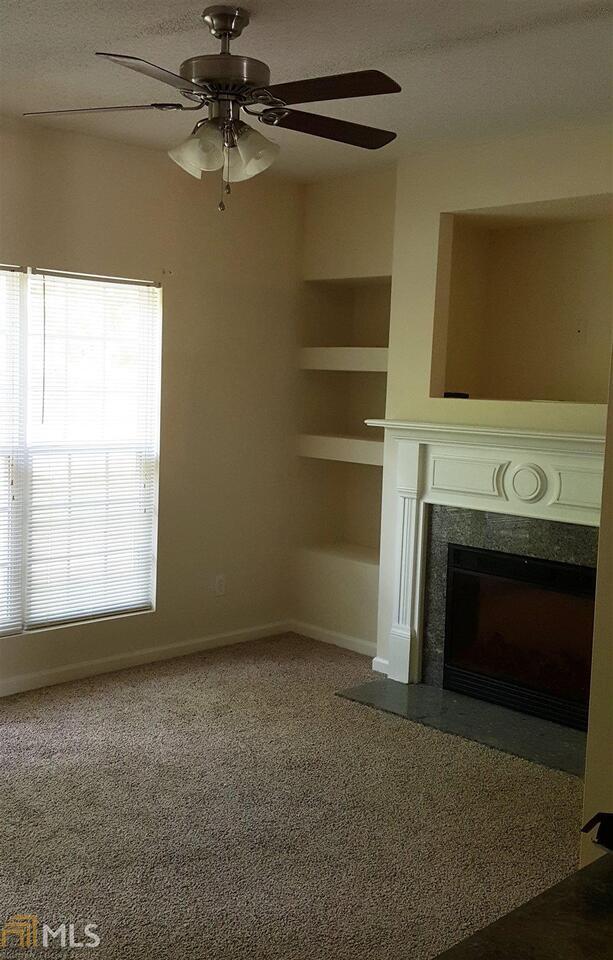 Building Photo - 5090 Lincoln Dr