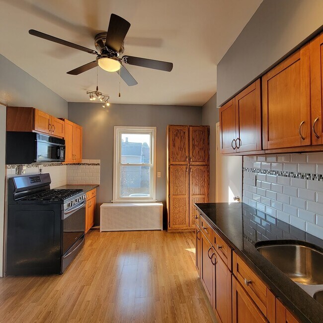 Building Photo - 2838 S Hillock Ave