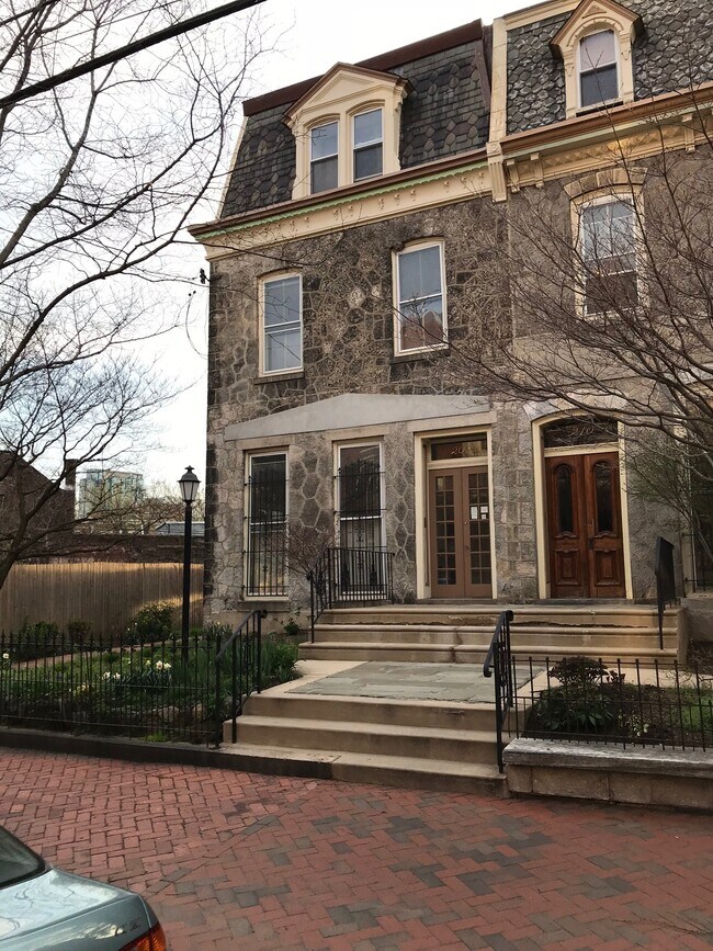 Building Photo - 208 N 36th St