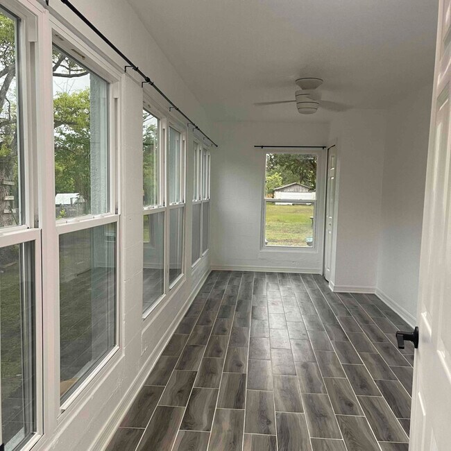 Building Photo - 1457 E Orlando Rd