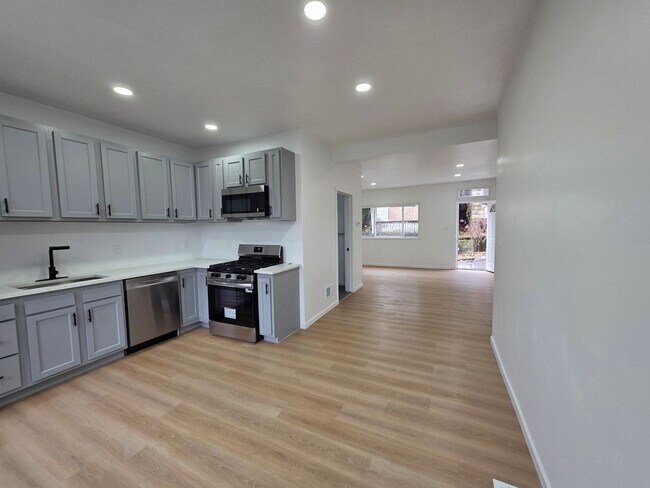 Foto del edificio - Fully Rehabbed 3 bedroom 2 bathroom house for rent!