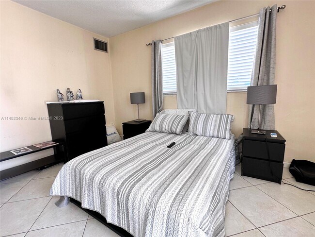 Foto del edificio - 1340 Lincoln Rd