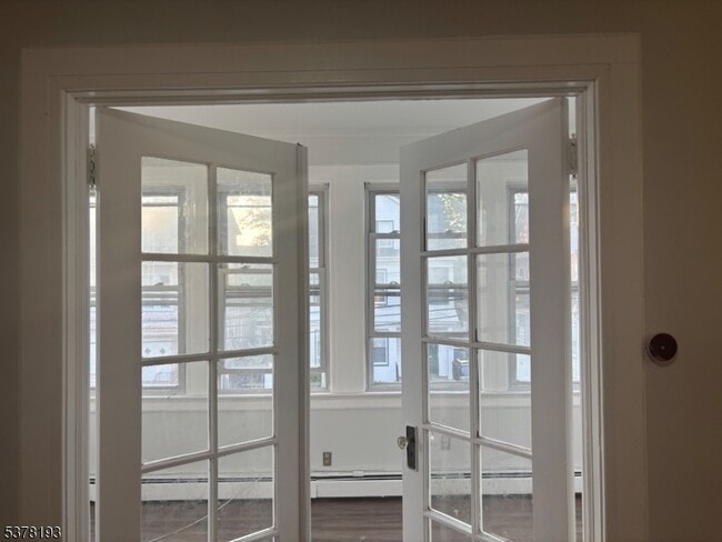 Building Photo - 49 Monticello Ave