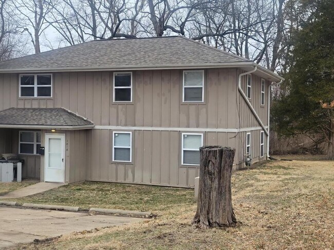 Building Photo - 1018 E Stone St