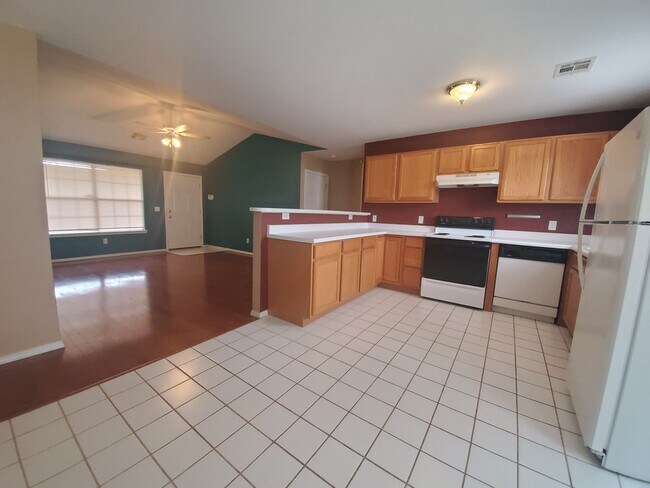 Foto del edificio - (3) Bed/(2) Bath NE Norman! Avail Early February!