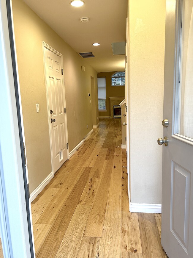 Building Photo - 17592 SW Heatherwood Ln