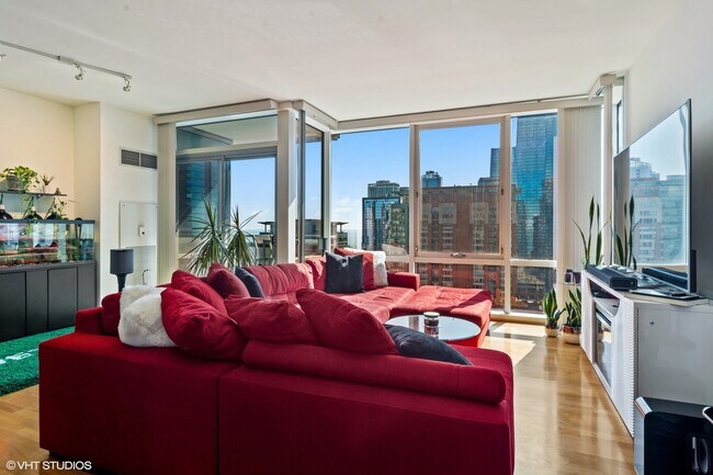 Building Photo - 505 N McClurg Ct