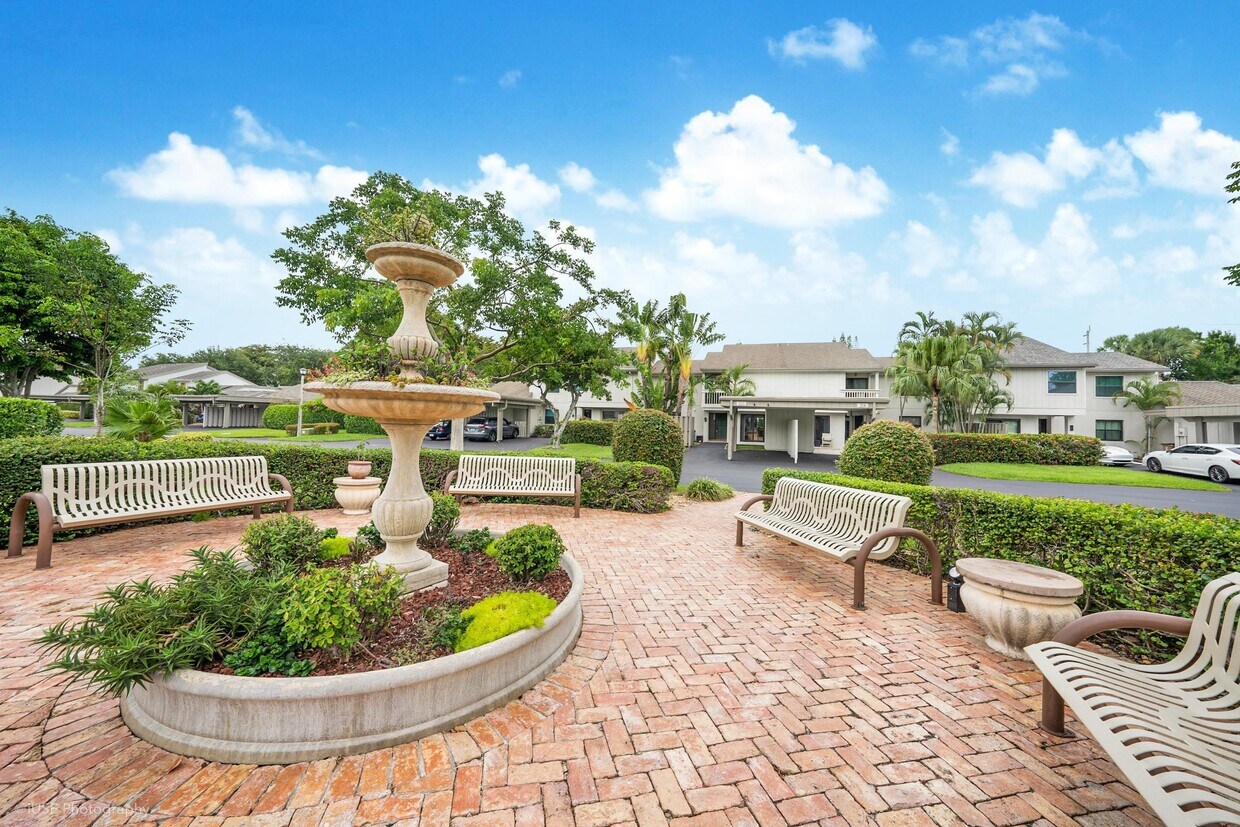 320 Wildwood Ln E, Deerfield Beach, FL 33442 Townhome Rentals in