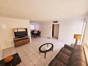 Building Photo - 5112 Hollywood Blvd