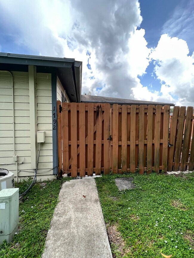Building Photo - 1792 My Pl Ln