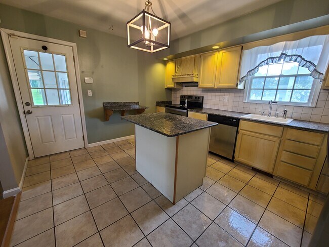 Building Photo - 801 Laconia Cir