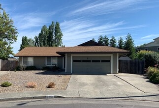 Building Photo - 820 Lombard Way