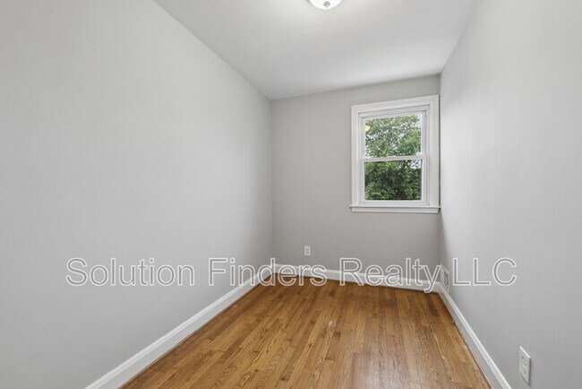 Foto del edificio - 2110 Coralthorn Rd