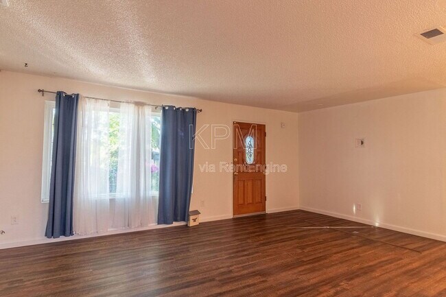 Foto del edificio - 420 E Hampton St