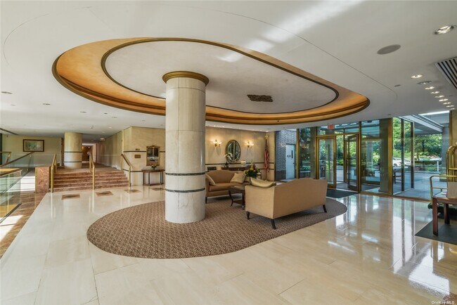 Foto del edificio - 111 Cherry Valley Ave