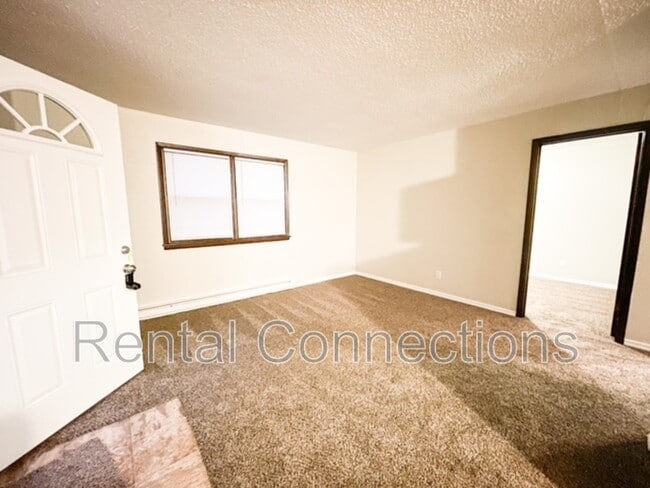 Building Photo - 100 Parkview Ln