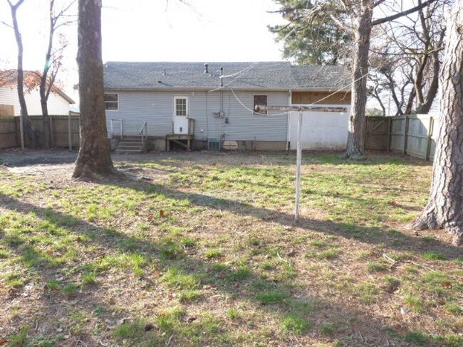 Building Photo - 1009 N 12th St