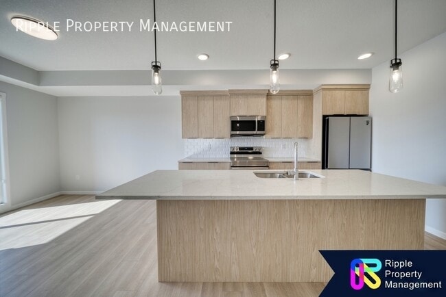 Photo du bâtiment - HIGH END MODERN 2 BEDS/ 1 BATHS CONDO