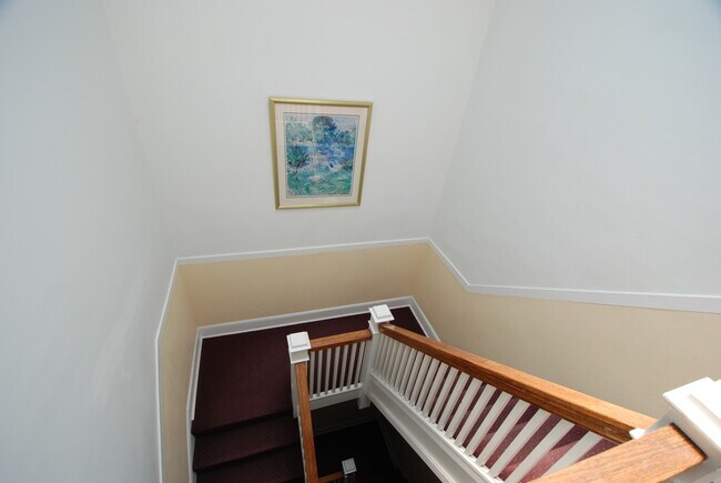 Escaleras delanteras - 1247 Granville W Ave