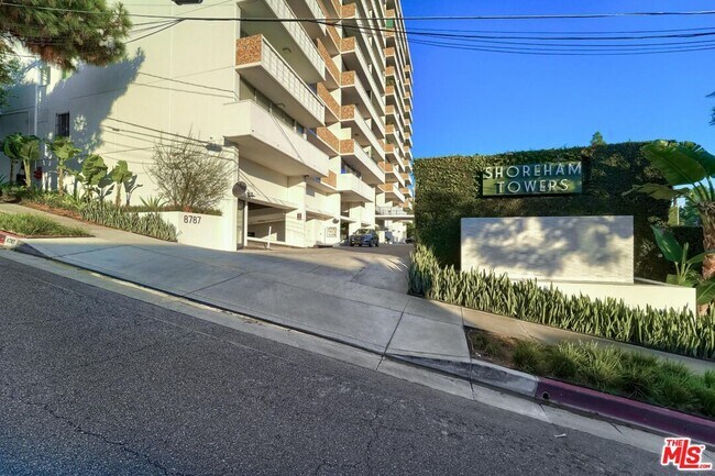 Foto del edificio - 8787 Shoreham Dr