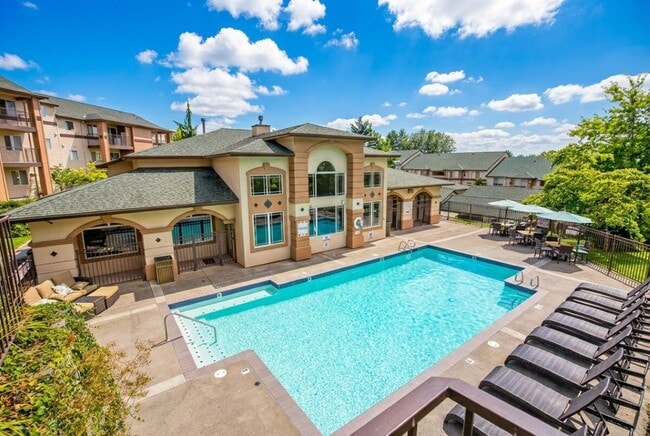 Scott Mountain Apartments Exterior Summertime - Scott Mountain