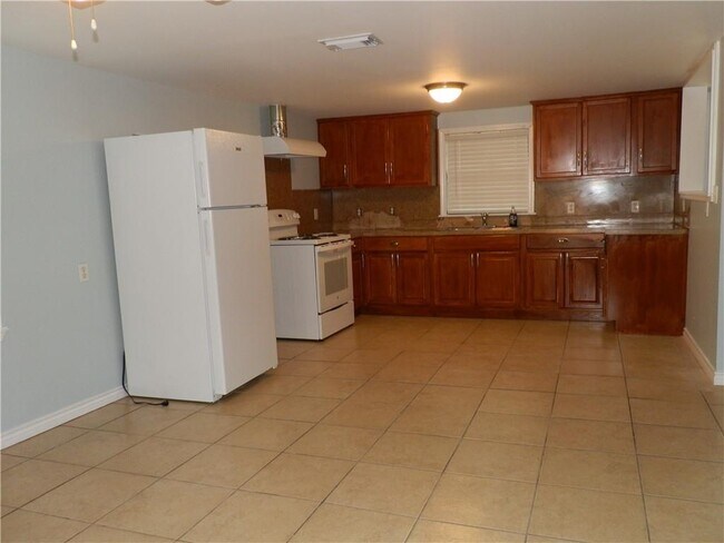 Foto del edificio - 136 Oaktree Dr