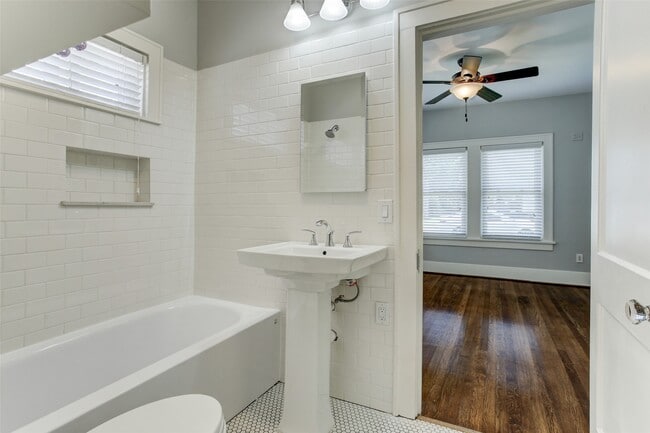 Foto del edificio - 2417 Huldy St