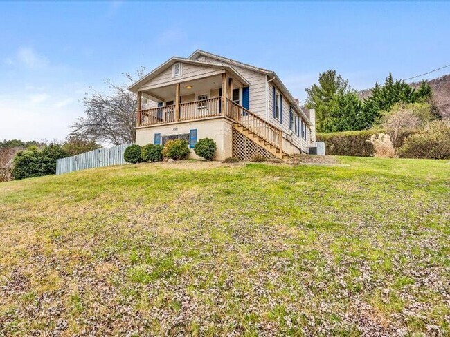 Foto del edificio - 4509 Yellow Mountain Rd