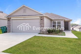 Building Photo - 1071 Huntington Dr