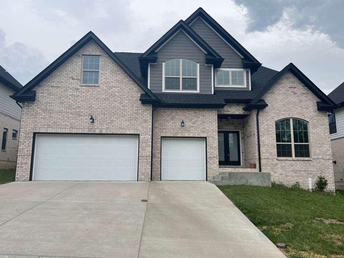 Foto principal - Spacious 5 Bedroom 3.5 Bath plus Bonus in ...