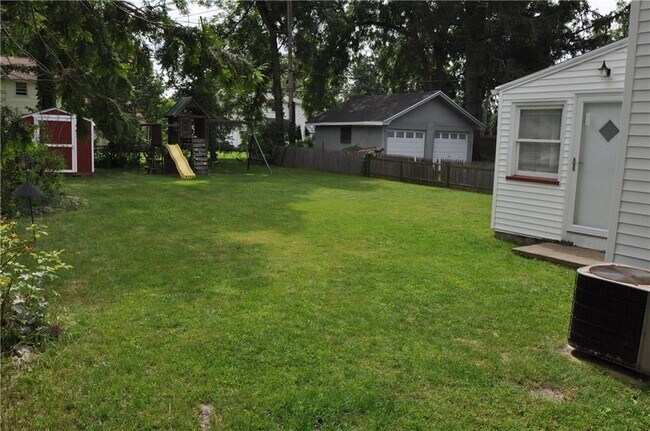 Building Photo - 285 Glen Ellyn Way