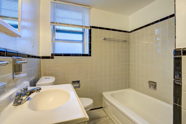 Building Photo - 4837 Cadieux Rd