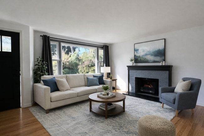 Photo - 16748 Linden Ave N House