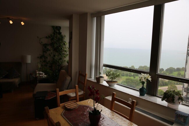 Foto del edificio - 5701 N Sheridan Rd