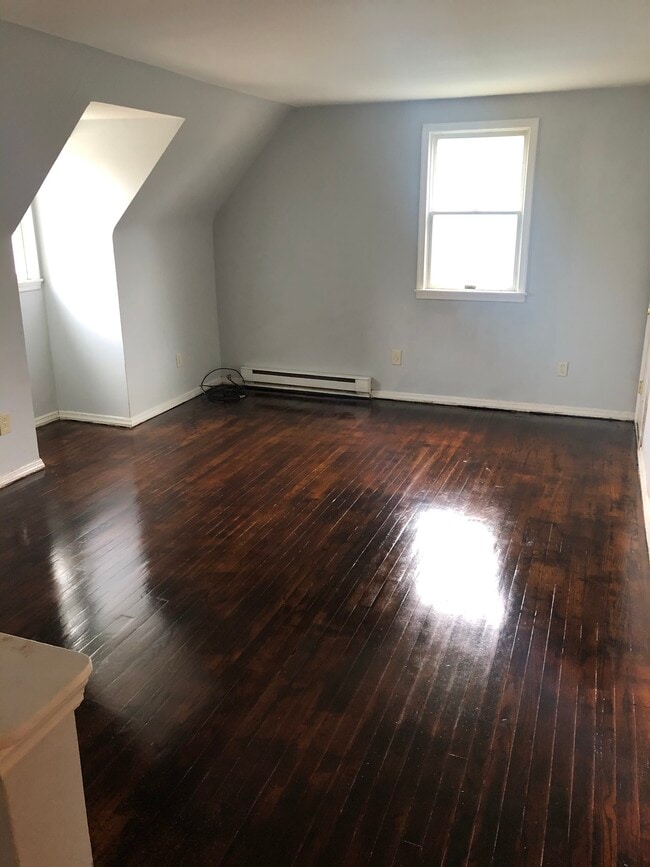 Living Room - 1116 Center Ave