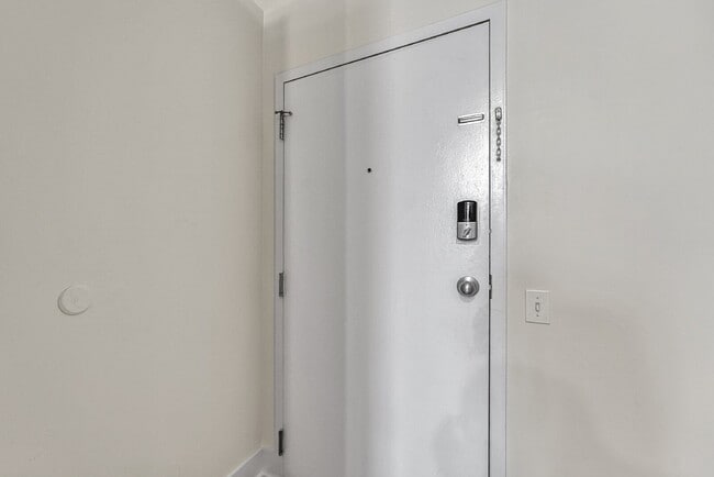 Building Photo - $1,550.00, 1 bed1 bath Updated Condo locat...