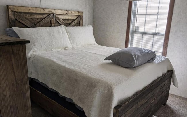 Building Photo - 1208 County Rd 315