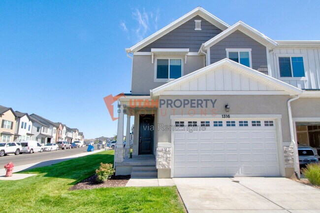 Building Photo - 1316 Dawes Wy