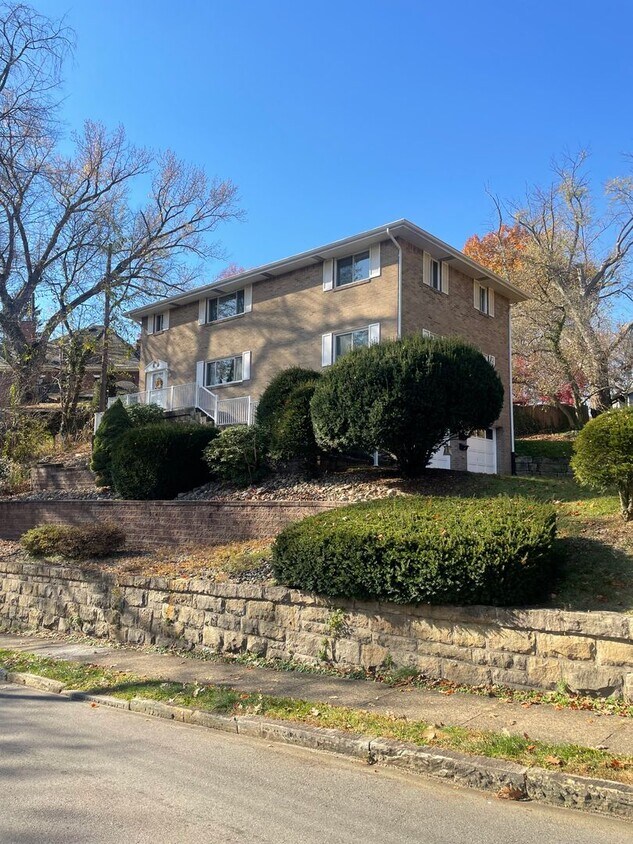 Primary Photo - Quality Duplex in Excellent Neighborhood