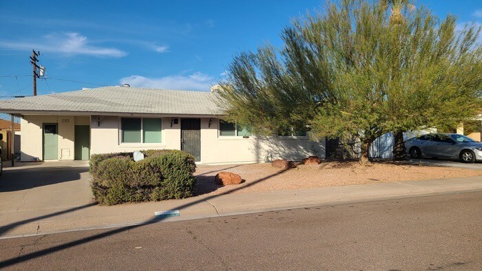 Primary Photo - 1042 E Ruth Ave