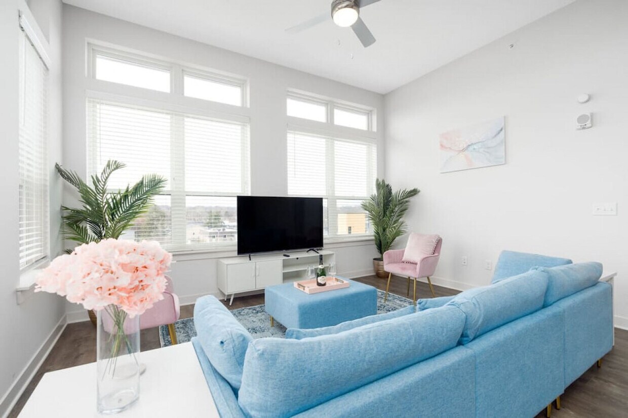 Foto principal - 965 E 64th St