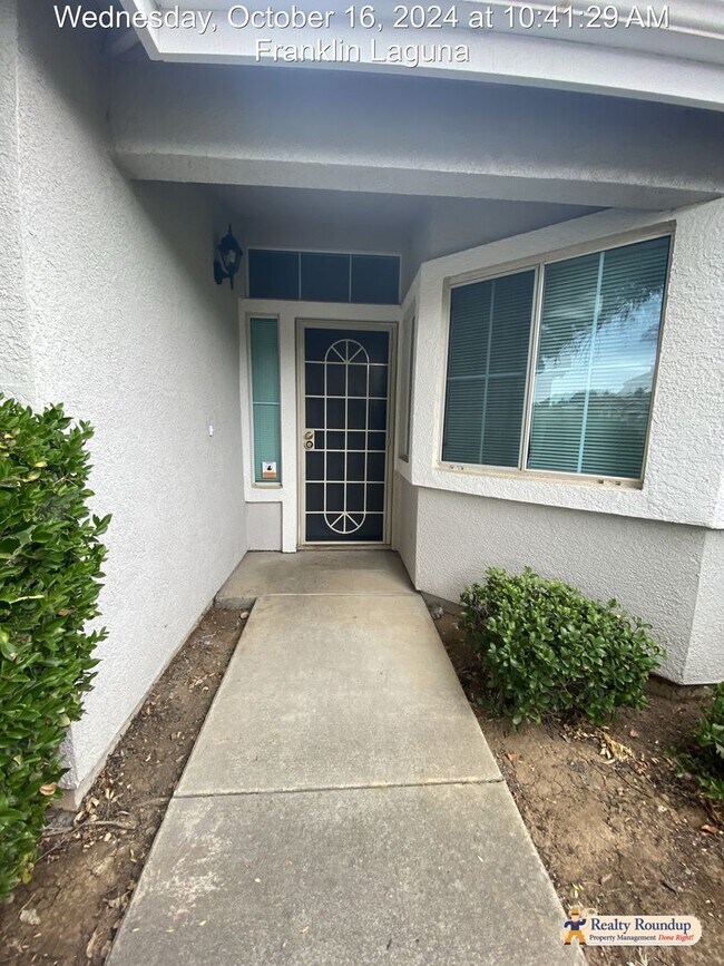 Foto del edificio - Gated Community, 3 Bedrooms, 2 Bathrooms.