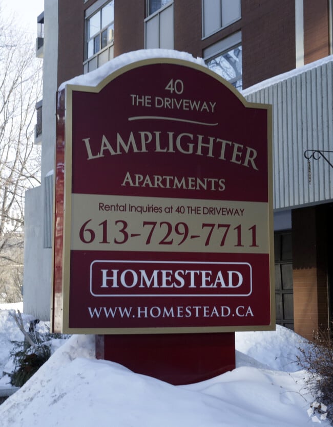 Building Photo - The Lamplighter