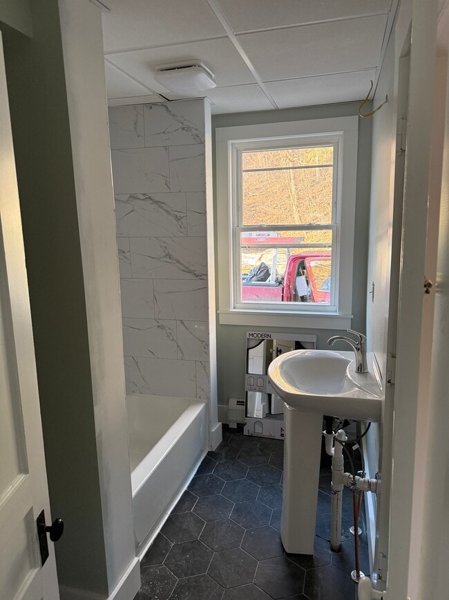 Building Photo - 44 Ayers St