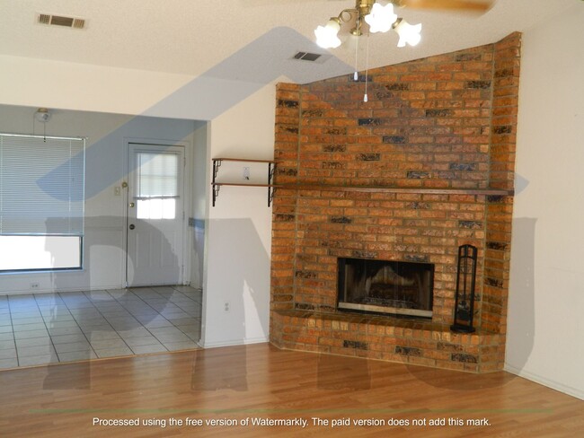 Building Photo - AVAILABLE NOW!!!  Beautiful 3-Bed, 2-Bath ...