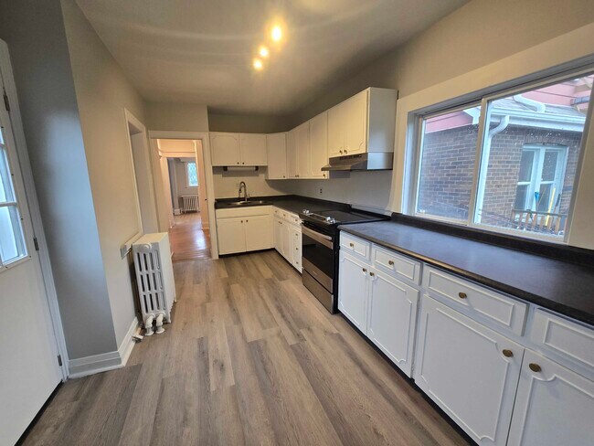 Photo du bâtiment - 1047 Main St E