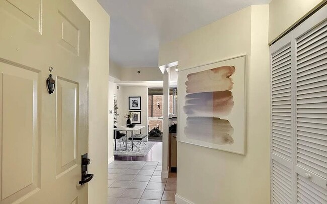 Building Photo - Amazing 1 Bedroom 1 Bathroom Condo With Su...